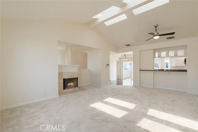 Detail Gallery Image 3 of 15 For 1529 Artesia Bld #B,  Manhattan Beach,  CA 90266 - 3 Beds | 2/1 Baths