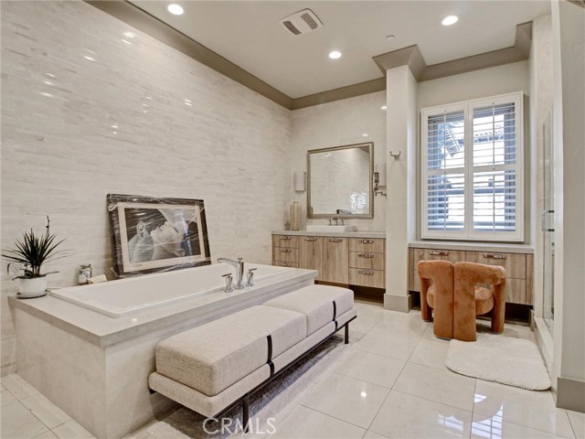 Detail Gallery Image 49 of 75 For 112 S Orange Grove Bld #109,  Pasadena,  CA 91105 - 3 Beds | 3/1 Baths