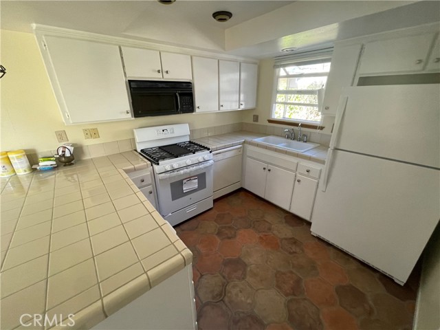 Detail Gallery Image 7 of 17 For 3279 Firtree Way, Paso Robles,  CA 93446 - 3 Beds | 2 Baths