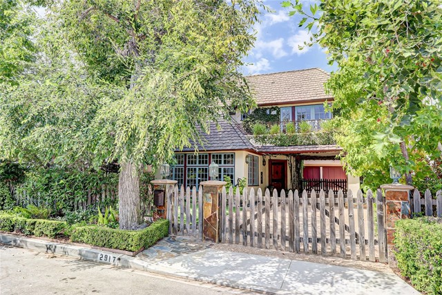 2917 N Poinsettia Avenue, Manhattan Beach CA: https://media.crmls.org/medias/48e43d84-1676-4133-a671-0c91ab771c2a.jpg