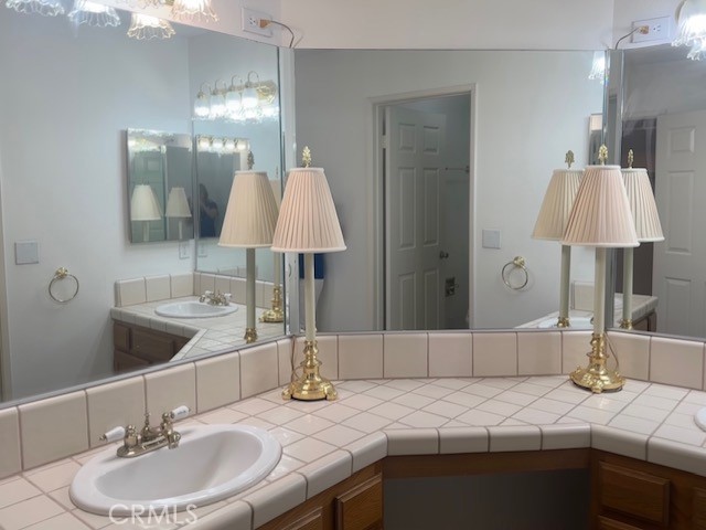 19080 Elm Drive, Apple Valley CA: https://media.crmls.org/medias/48e44e20-abfa-4fde-8d6d-81d837ac4f58.jpg
