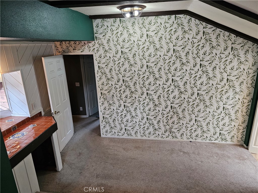 https://media.crmls.org/medias/48e4bc56-5f47-4f9c-a621-63c77557b1f6.jpg?preset=X-Large