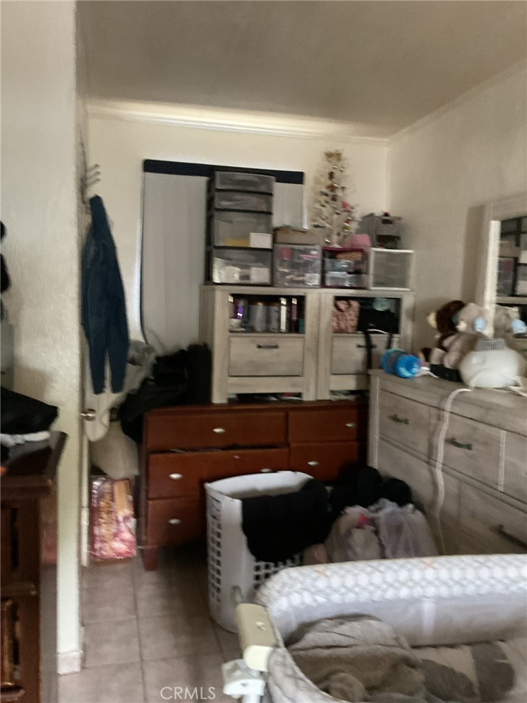 https://media.crmls.org/medias/48e4d4e1-6b23-4992-99c9-6c5c9ecbf87f.jpg?preset=X-Large