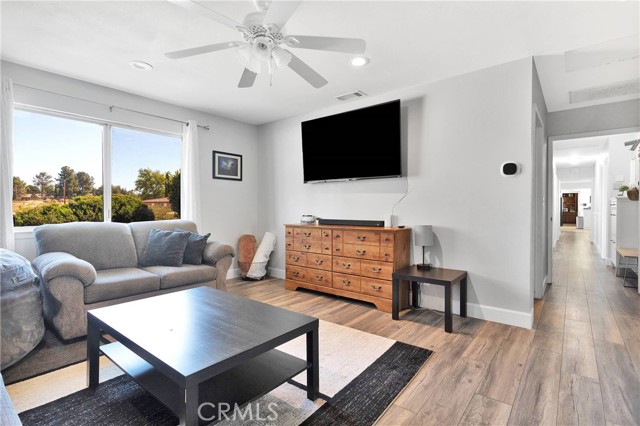 19445 Yanan Road, Apple Valley CA: https://media.crmls.org/medias/48e5a326-098b-41fe-8ff1-ee7c7bc09c8f.jpg