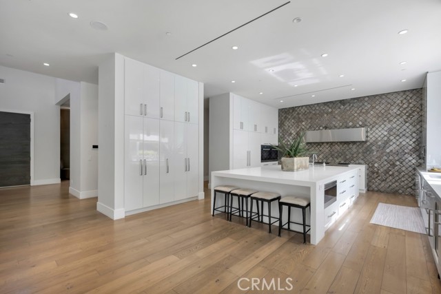 Detail Gallery Image 20 of 75 For 17950 Rancho St, Encino,  CA 91316 - 5 Beds | 6 Baths