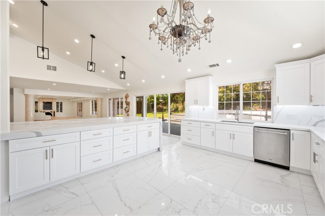 3856 Vista Linda Drive, Encino CA: https://media.crmls.org/medias/48e6a0df-18e2-4fbe-a714-11adc414656c.jpg