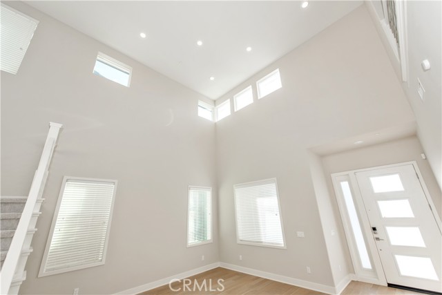 Detail Gallery Image 4 of 32 For 61 Einstein, Irvine,  CA 92618 - 4 Beds | 3/2 Baths