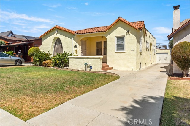 1927 W 82nd, Los Angeles, California 90047, 3 Bedrooms Bedrooms, ,1 BathroomBathrooms,Single Family Residence,For Sale,W 82nd,RS24024058