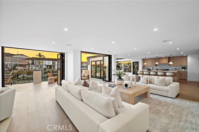 Detail Gallery Image 9 of 57 For 16471 Barnstable, Huntington Beach,  CA 92649 - 5 Beds | 5/1 Baths