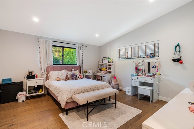 22410 Collins Street, Woodland Hills CA: https://media.crmls.org/medias/48e82640-c861-47f1-94c8-026e05fb7fad.jpg
