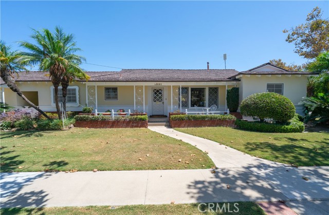 Detail Gallery Image 1 of 1 For 1901 N Greenbrier St, Santa Ana,  CA 92706 - 3 Beds | 2 Baths