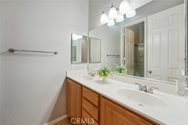 10237 Cotoneaster Street, Apple Valley CA: https://media.crmls.org/medias/48e94171-803d-4c13-9dd9-b5483a0e264c.jpg
