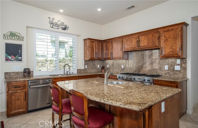 Detail Gallery Image 11 of 64 For 13010 Redwood Ln, Yucaipa,  CA 92399 - 4 Beds | 3 Baths