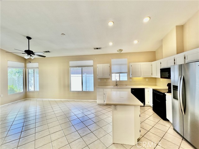 26933 Circus Drive, Menifee CA: https://media.crmls.org/medias/48eb6778-aa96-4710-806d-f5317135f11b.jpg