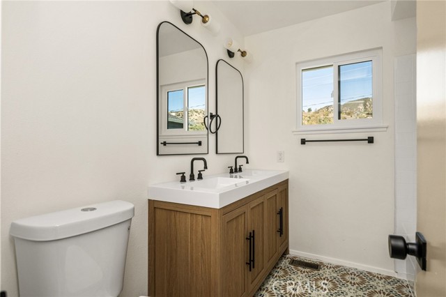 925 Eastglen photo 35