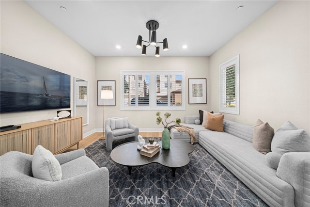 Detail Gallery Image 4 of 46 For 163 Crossover, Irvine,  CA 92618 - 4 Beds | 3/1 Baths