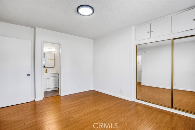 Detail Gallery Image 12 of 17 For 6643 De Longpre #5,  Los Angeles,  CA 90028 - 2 Beds | 2 Baths