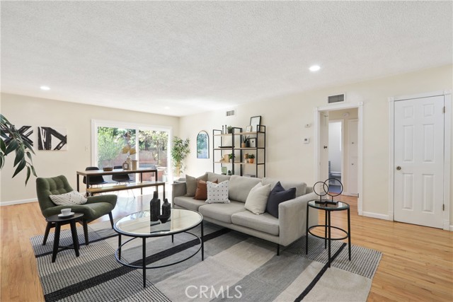 Detail Gallery Image 4 of 25 For 11512 Harvard Dr, Norwalk,  CA 90650 - 4 Beds | 2 Baths