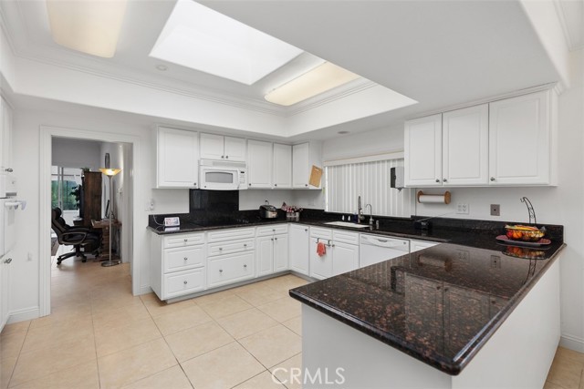 5594 Avenida Sosiega W, Laguna Woods CA: https://media.crmls.org/medias/48eeca0d-0ffb-4182-89fd-679f648e166c.jpg