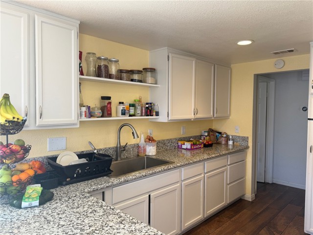 Detail Gallery Image 4 of 8 For 37112 Calle Amigo, Palmdale,  CA 93550 - 4 Beds | 2 Baths