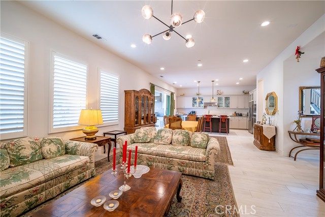 Detail Gallery Image 12 of 49 For 20523 Stella, Saugus,  CA 91350 - 4 Beds | 4 Baths