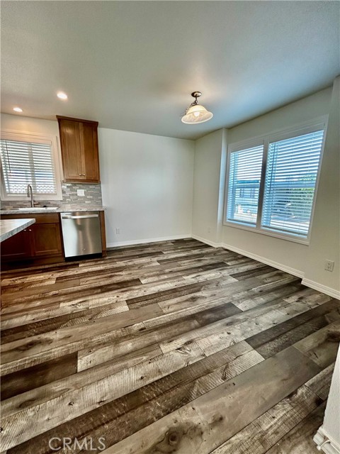 Detail Gallery Image 9 of 24 For 675 W Oakland Ave #A4,  Hemet,  CA 92543 - 3 Beds | 2 Baths