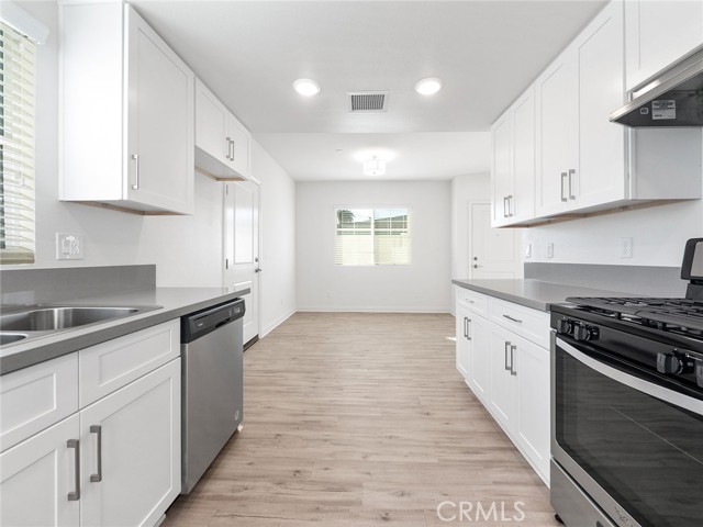 Detail Gallery Image 7 of 38 For 1325 W Grand Ave #3,  Pomona,  CA 91766 - 3 Beds | 2/1 Baths