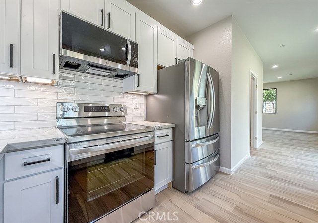 Detail Gallery Image 18 of 46 For 28722 Lincoln Ave, Castaic,  CA 91384 - 3 Beds | 3 Baths