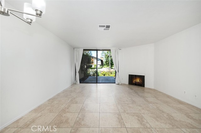 Detail Gallery Image 3 of 52 For 12750 Centralia St #208,  Lakewood,  CA 90715 - 2 Beds | 1/1 Baths