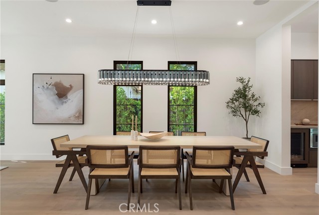 Detail Gallery Image 12 of 39 For 4625 Vesper Ave, Sherman Oaks,  CA 91403 - 5 Beds | 5/2 Baths