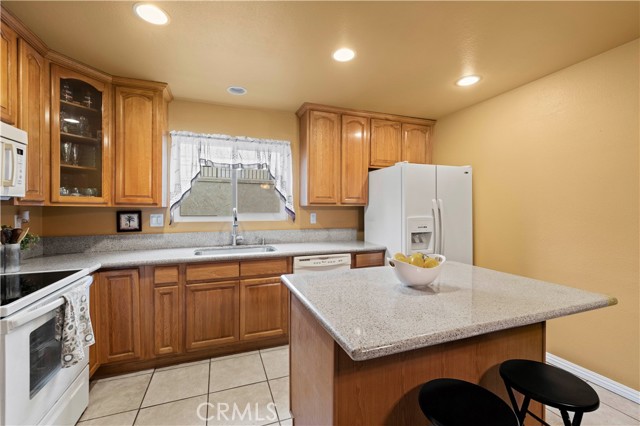 Detail Gallery Image 10 of 32 For 28004 Lakehurst Ave, Canyon Country,  CA 91351 - 4 Beds | 2 Baths