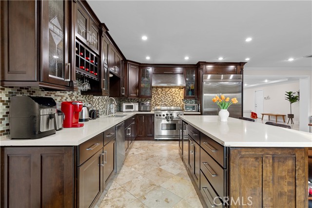 Detail Gallery Image 5 of 9 For 11131 Mac Murray St, Garden Grove,  CA 92841 - 6 Beds | 6 Baths