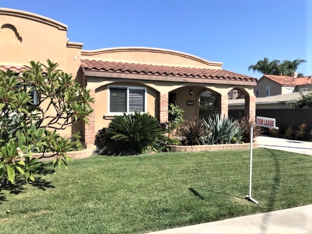 170 Albert Pl, Costa Mesa, CA 92627