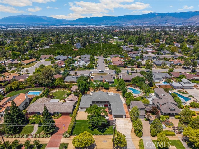220 W Highland Avenue, Redlands CA: https://media.crmls.org/medias/48f374e4-33f5-41cb-9562-55d920f13ab6.jpg