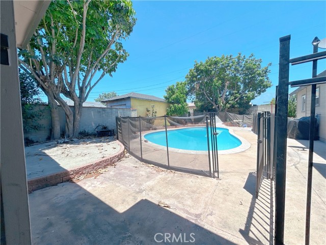 1125 E E st, Ontario CA: https://media.crmls.org/medias/48f4795c-79b9-4120-a22e-fe59324f5de0.jpg