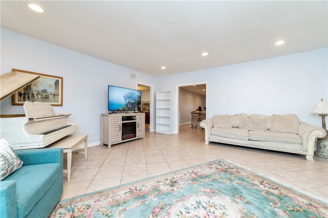 Detail Gallery Image 8 of 26 For 127 W Cliffwood Ave, Anaheim,  CA 92802 - 3 Beds | 2/1 Baths