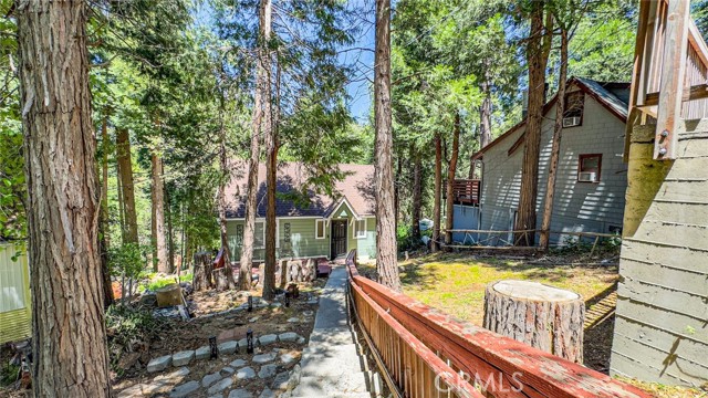 23120 Sycamore Lane, Crestline CA: https://media.crmls.org/medias/48f5db9b-8b67-4a95-a693-438ad9b6f142.jpg