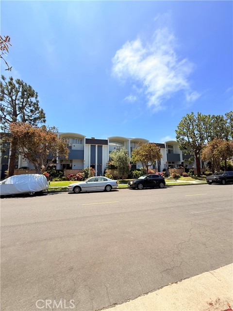 13232 Fiji Way, Marina del Rey CA: https://media.crmls.org/medias/48f5f026-60c5-4e4e-b7a6-96f90190b595.jpg