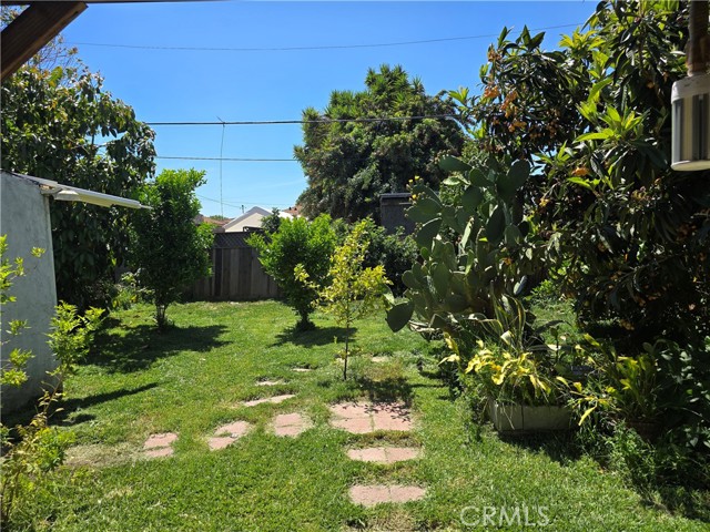 Detail Gallery Image 8 of 22 For 519 N Sloan Ave, Compton,  CA 90221 - 3 Beds | 1 Baths