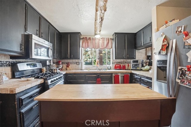 Detail Gallery Image 16 of 68 For 31051 Wild Oak, Running Springs,  CA 92382 - 3 Beds | 2/1 Baths