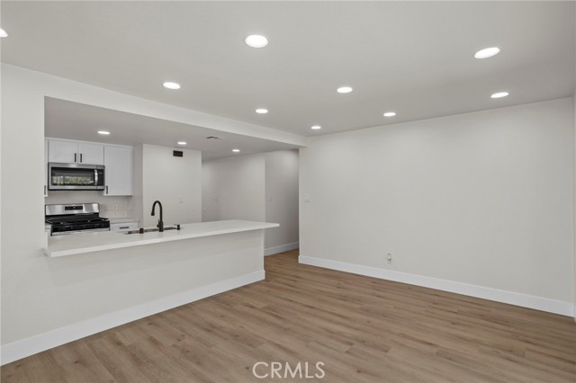 Detail Gallery Image 13 of 26 For 2192 Adrienne, Corona,  CA 92882 - 3 Beds | 2 Baths