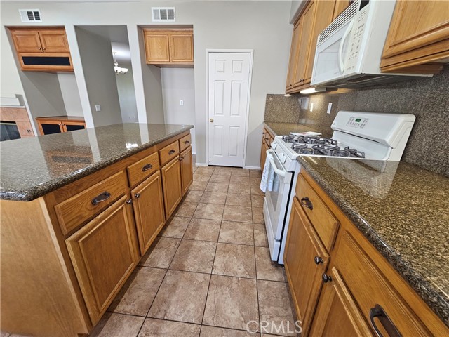 Detail Gallery Image 13 of 37 For 28882 Lakefront, Temecula,  CA 92591 - 3 Beds | 2/1 Baths