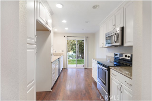 Detail Gallery Image 10 of 41 For 4 Corniche Drive #B,  Dana Point,  CA 92629 - 2 Beds | 2 Baths