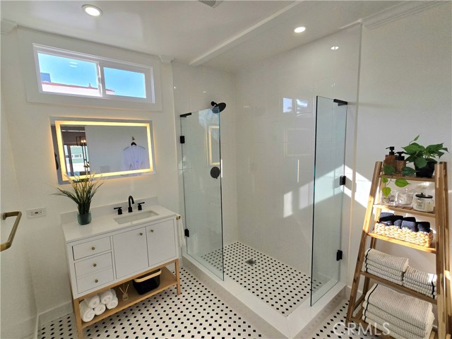 Detail Gallery Image 29 of 41 For 2022 W 75th St, Los Angeles,  CA 90047 - 2 Beds | 1 Baths