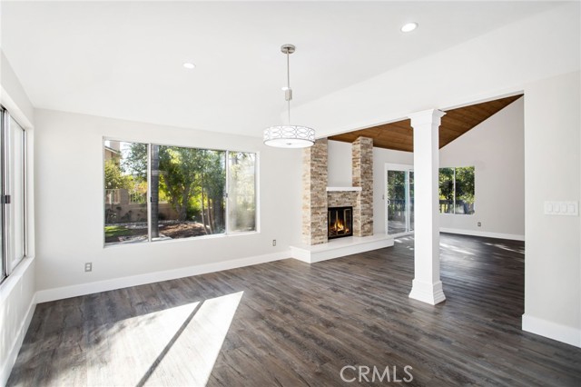 Detail Gallery Image 11 of 54 For 30471 Caliente Pl, Canyon Lake,  CA 92587 - 3 Beds | 2 Baths