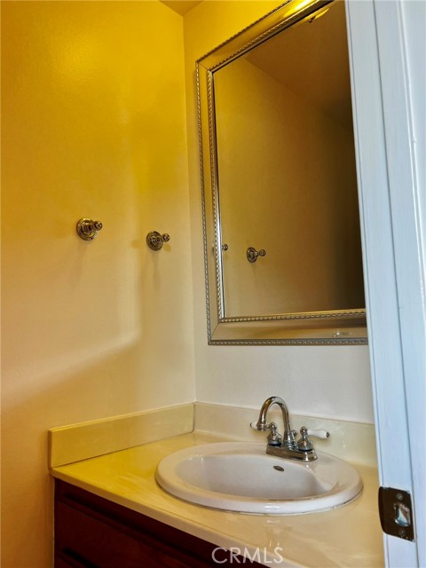 Detail Gallery Image 10 of 40 For 19451 Sherman Way #501,  Reseda,  CA 91335 - 3 Beds | 2/1 Baths