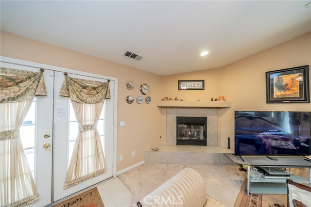 Detail Gallery Image 9 of 46 For 15982 Holly Brook Ln, Victorville,  CA 92395 - 4 Beds | 3 Baths