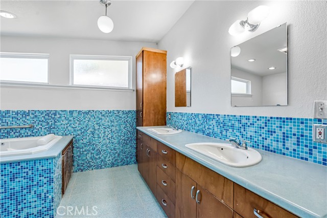 Detail Gallery Image 28 of 39 For 5694 N Winchester, Fresno,  CA 93704 - 3 Beds | 3 Baths