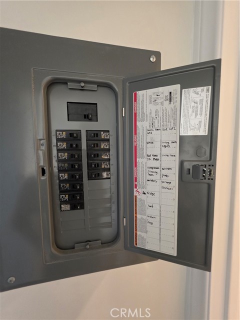 1046 N Banning Boulevard, Wilmington CA: https://media.crmls.org/medias/48fbc2c9-53c7-4a5d-bc66-e74472c4ed45.jpg