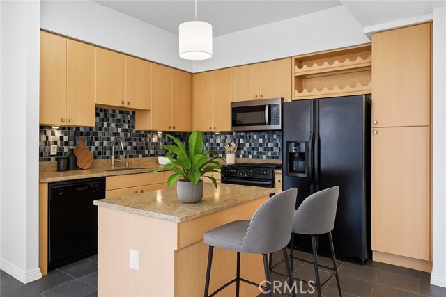 388 Ocean Boulevard, Long Beach CA: https://media.crmls.org/medias/48fbfb40-8eca-4807-ad3f-0046d8a6aa39.jpg